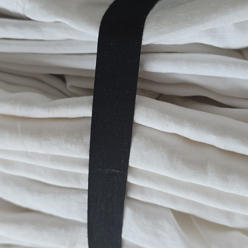 West Elm Signature TENCELtm Linen Sheet Set, King ,White, Retail Price $299.00US - Picture 15 of 16